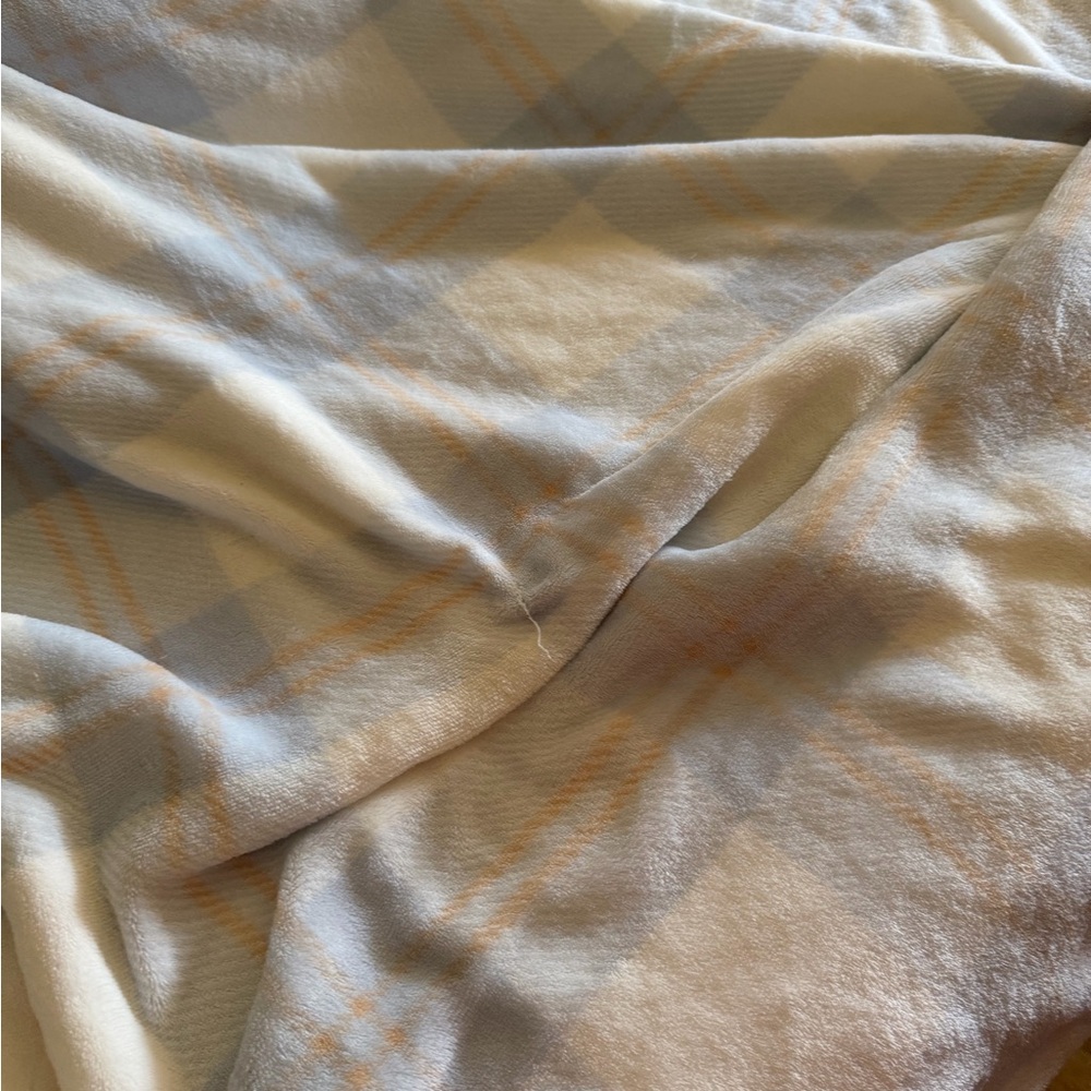 Plaid Patterned Soft Blanket